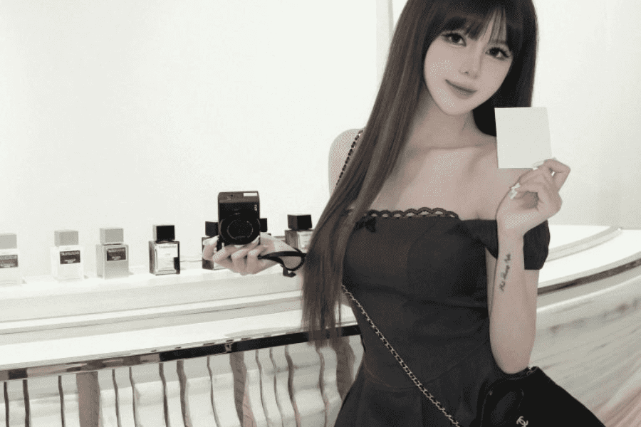 Đầm đen trễ vai body ngắn 4
