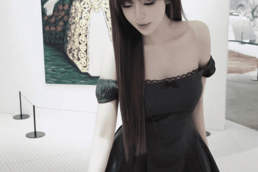 Đầm đen trễ vai body ngắn 3