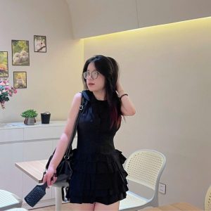 váy đen sang chảnh