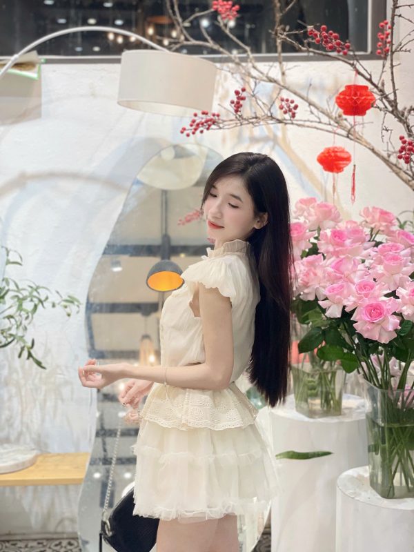 Đầm công chúa voan kem sữa cổ cao nhún bèo phối tầng xếp ly – phong cách nàng thơ tiểu thư - Hình ảnh 3