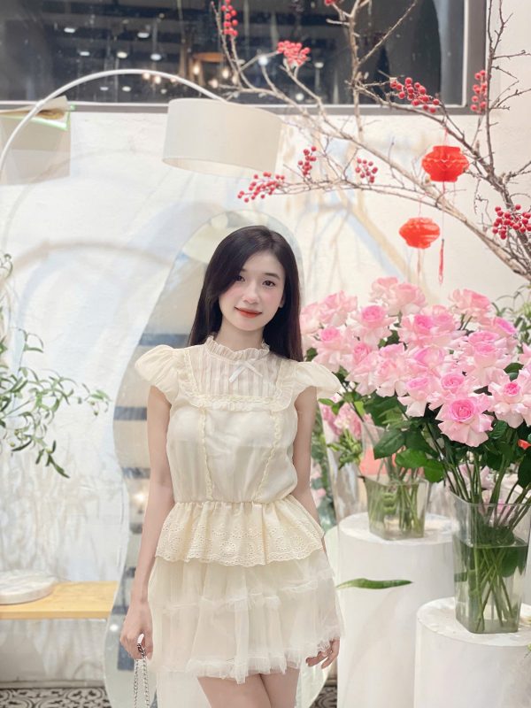Đầm công chúa voan kem sữa cổ cao nhún bèo phối tầng xếp ly – phong cách nàng thơ tiểu thư - Hình ảnh 2